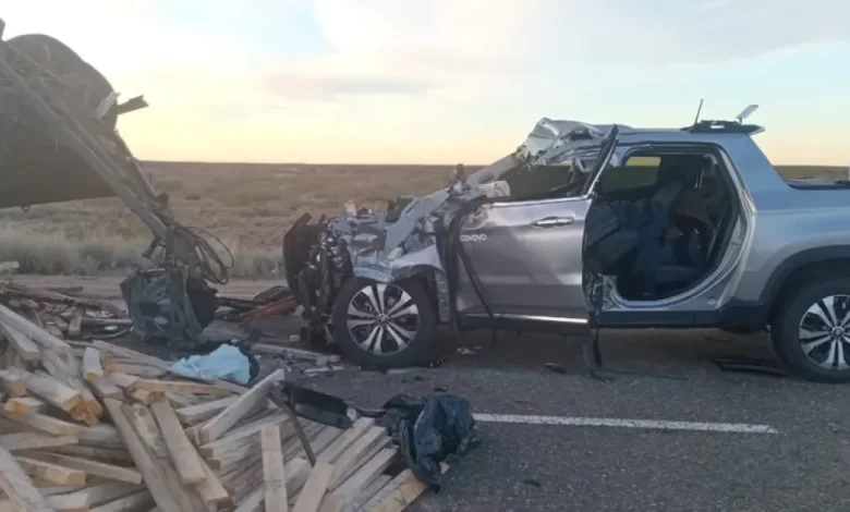 Murió el conductor que chocó contra un camión volcado de La Pampa en la Ruta 6