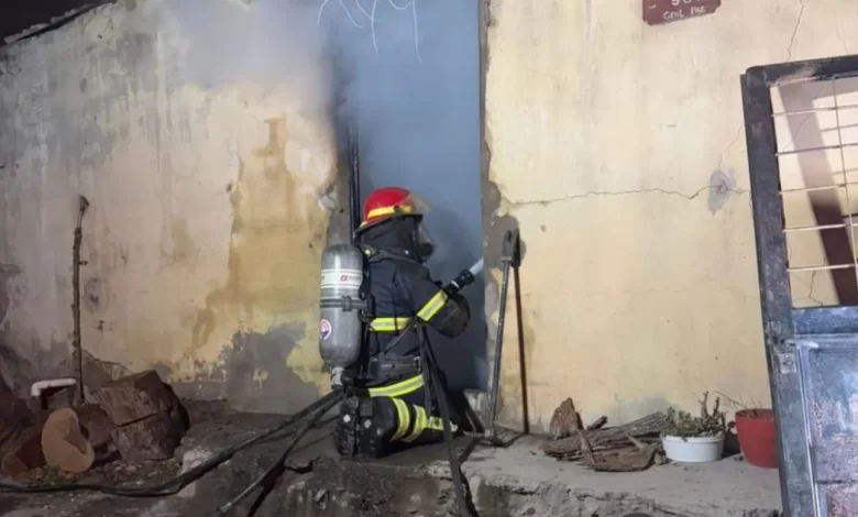 Cuatro personas hospitalizas tras el incendio de una casa en Acha