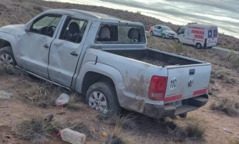 Ruta 151: matrimonio viajaba al sur y volcó cerca de Catriel