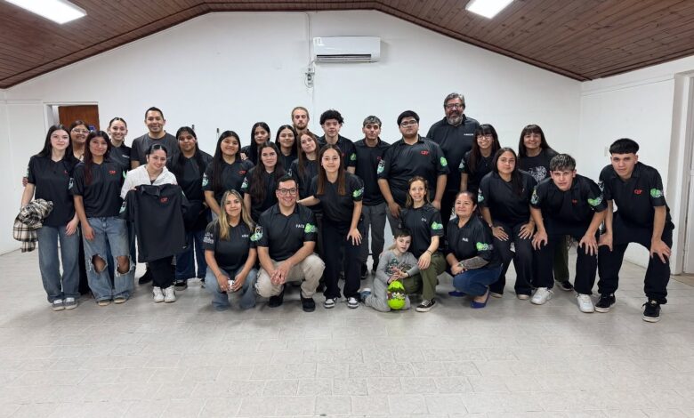El Municipio acompañó a los estudiantes con la entrega de remeras