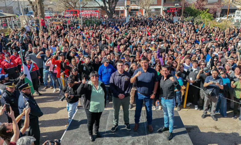 El Sindicato de Petroleros Privados entregó más de 200 millones de pesos en equipamiento a los Bomberos Voluntarios de Cinco Saltos