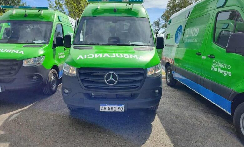 Hospital Catriel recibe ambulancia y camioneta. Weretilneck entregó más de 80 vehículos para salud