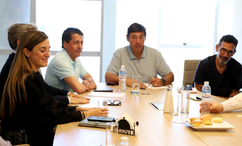 Petroleros y empresas firman un acuerdo inédito en la argentina