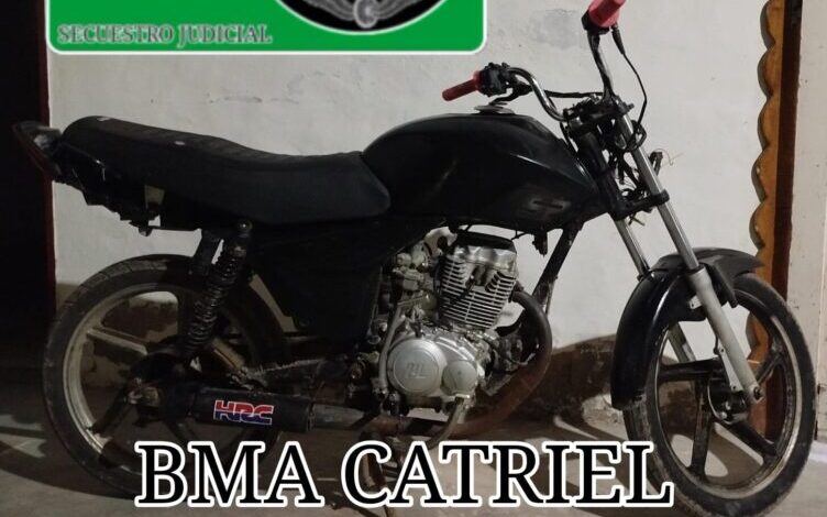 Catriel: evadía semáforos conduciendo una moto con pedido de secuestro