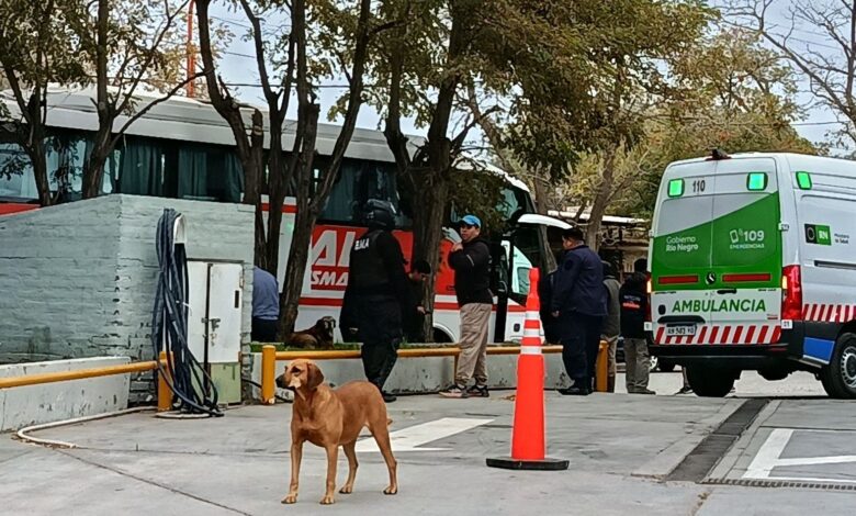 Tragedia en Catriel: un hombre murió tras quedar atrapado por un colectivo